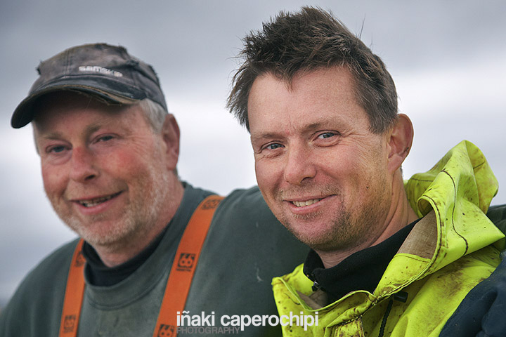 Pescadores en el puerto de Husavik