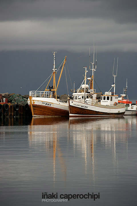 Barcos en el puerto pesquero