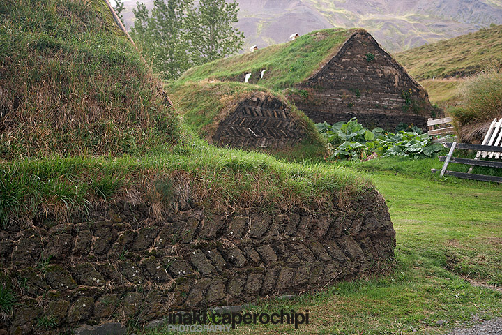 Casas de tejado de hierba de Laufas