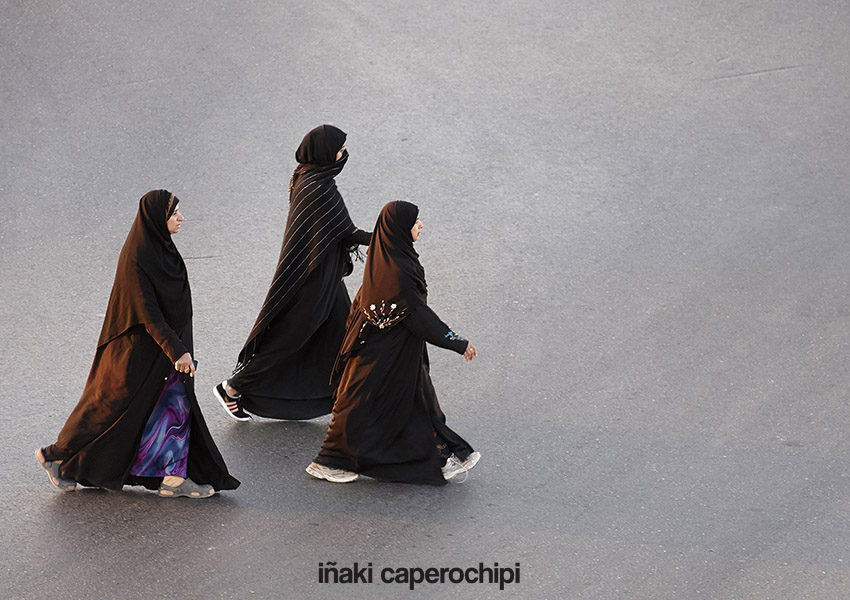 Mujeres caminando